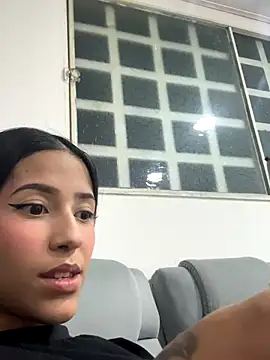 Snapshot of vicky_bass chatting on 10-23-25, 04:00 vicky bass online show from 10-23-25, 04:00