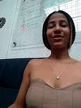 Snapshot of vicky_bass chatting on 03-11-25, 05:35 vicky bass online show from 03-11-25, 05:35