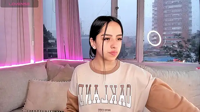 Daphne chers online show from 11-20-25, 07:47