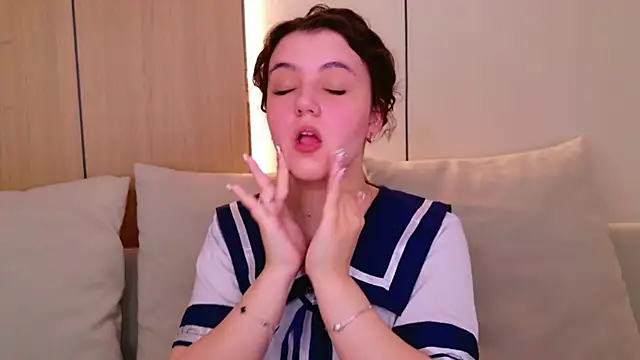 Pauline Heaven online show from 06-16-26, 05:51