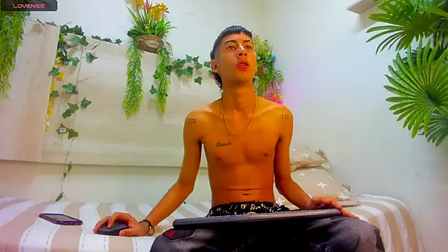 LittleFiree online show from 11-24-25, 01:11