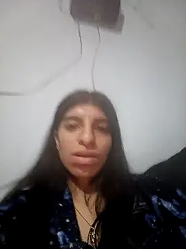 Snapshot of Ariell_Kieran chatting on 05-08-26, 02:04 Ariell Kieran online show from 05-08-26, 02:04