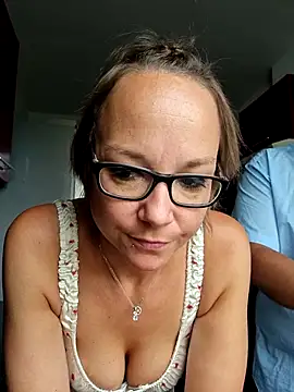 Fuxy-love69 online show from 06-02-26, 01:00