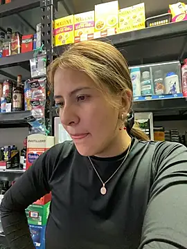 Snapshot of Andrea18_blonde chatting on 06-19-26, 05:19 Andrea18 blonde online show from 06-19-26, 05:19