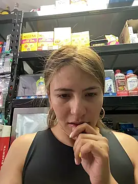 Snapshot of Andrea18_blonde chatting on 06-09-26, 03:46 Andrea18 blonde online show from 06-09-26, 03:46