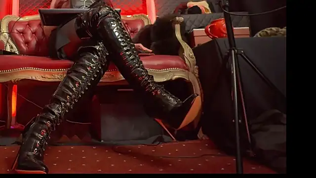 Snapshot of MistressesAliceAndRita chatting on 04-14-26, 06:24 MistressesAliceAndRita online show from 04-14-26, 06:24