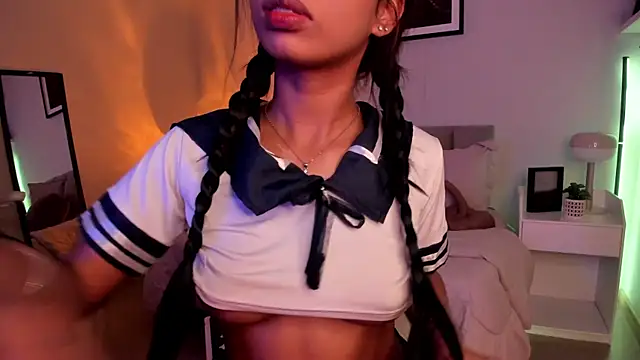 Gigi Strawberry online show from 05-06-26, 06:39