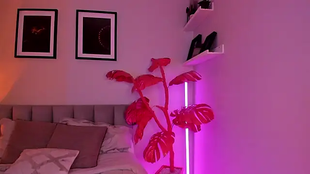 Gigi Strawberry online show from 03-28-26, 06:14