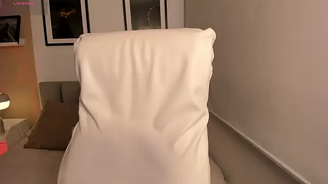 Gigi Strawberry online show from 11-28-25, 03:17