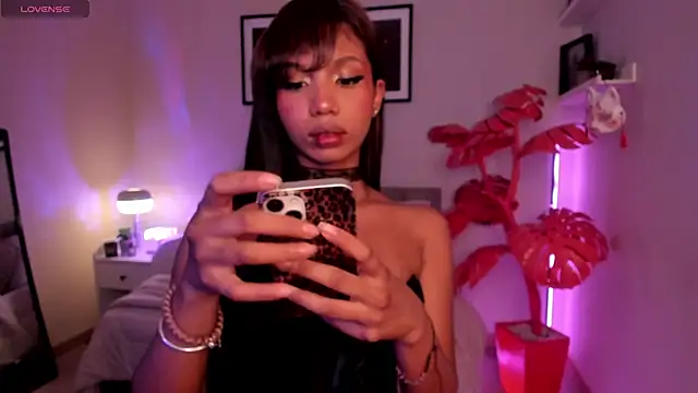 Gigi Strawberry online show from 05-15-26, 06:33
