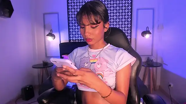 Snapshot of Gigi_Strawberry chatting on 03-19-25, 07:51 Gigi Strawberry online show from 03-19-25, 07:51