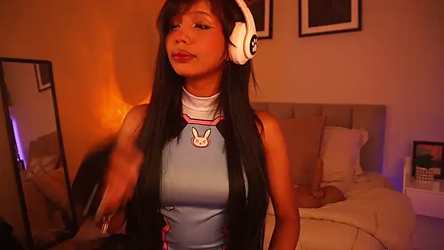 Gigi Strawberry online show from 04-19-26, 05:41