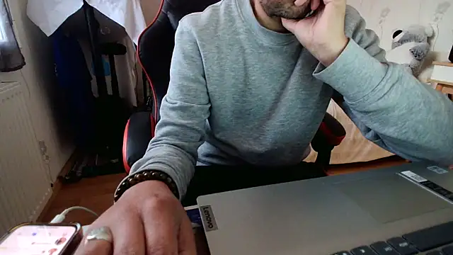 Snapshot of balkis30 chatting on 09-25-25, 11:05 balkis30 online show from 09-25-25, 11:05