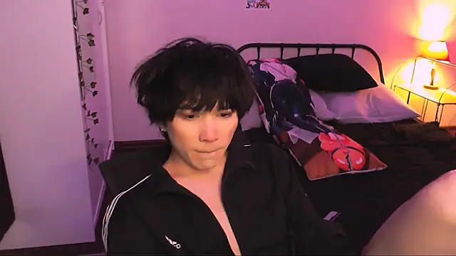 Snapshot of rennnuts chatting on 10-12-25, 12:39 rennnuts online show from 10-12-25, 12:39