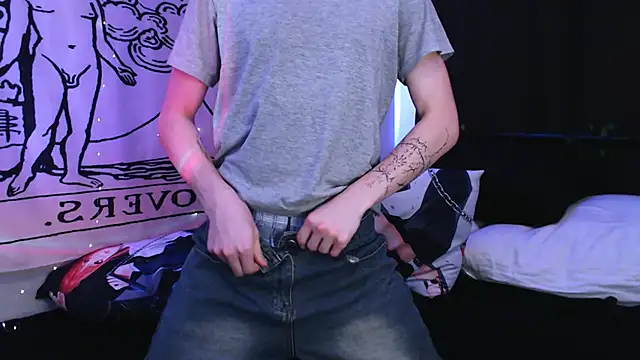 Snapshot of rennnuts chatting on 02-26-25, 01:11 rennnuts online show from 02-26-25, 01:11