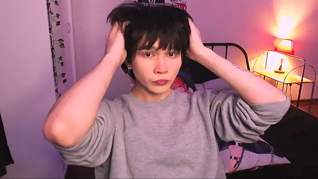 Snapshot of rennnuts chatting on 10-10-25, 01:12 rennnuts online show from 10-10-25, 01:12