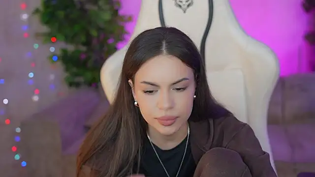 Snapshot of Milana_angell chatting on 03-21-25, 08:17 Milana angell online show from 03-21-25, 08:17