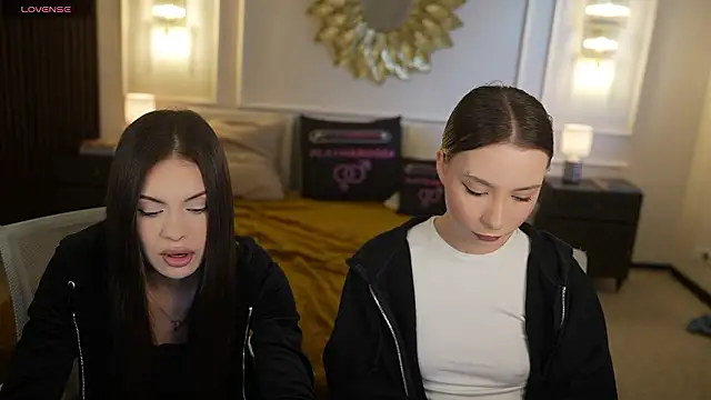 Snapshot of Milana_angell chatting on 03-20-26, 12:39 Milana angell online show from 03-20-26, 12:39