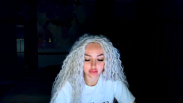 Snapshot of MissisCaty chatting on 09-14-25, 06:30 MissisCaty online show from 09-14-25, 06:30