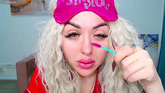 Snapshot of MissisCaty chatting on 02-18-25, 03:53 MissisCaty online show from 02-18-25, 03:53