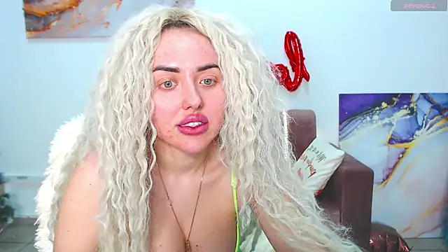 Snapshot of MissisCaty chatting on 02-28-25, 01:47 MissisCaty online show from 02-28-25, 01:47