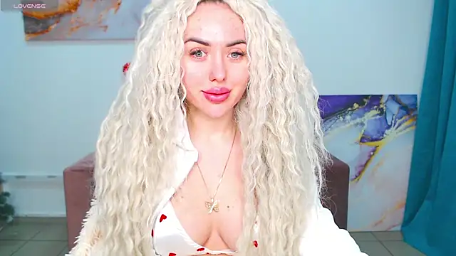 Snapshot of MissisCaty chatting on 02-23-25, 07:17 MissisCaty online show from 02-23-25, 07:17