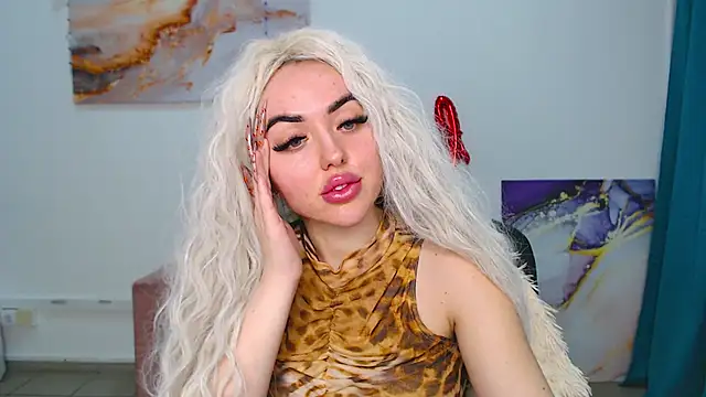 Snapshot of MissisCaty chatting on 03-17-25, 09:44 MissisCaty online show from 03-17-25, 09:44