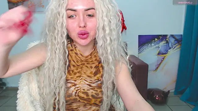 Snapshot of MissisCaty chatting on 02-26-25, 01:46 MissisCaty online show from 02-26-25, 01:46