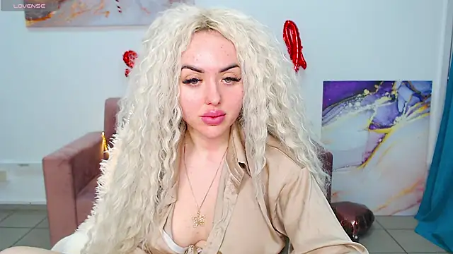 Snapshot of MissisCaty chatting on 02-18-25, 10:47 MissisCaty online show from 02-18-25, 10:47