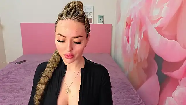 Snapshot of MissisCaty chatting on 09-26-25, 06:26 MissisCaty online show from 09-26-25, 06:26