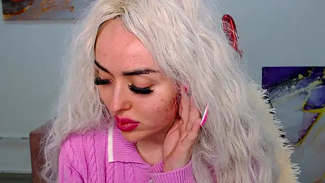 Snapshot of MissisCaty chatting on 03-19-25, 03:40 MissisCaty online show from 03-19-25, 03:40