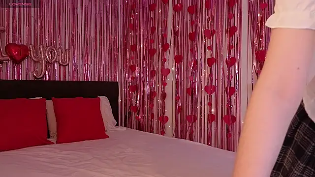 Lora Rosee online show from 04-05-26, 02:24