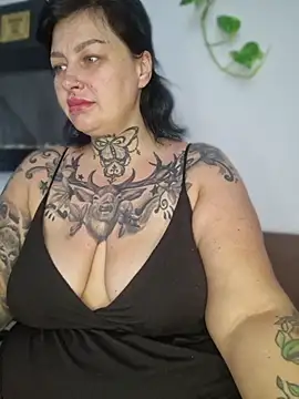 Snapshot of CannabisQueenn chatting on 07-08-26, 06:58 CannabisQueenn online show from 07-08-26, 06:58