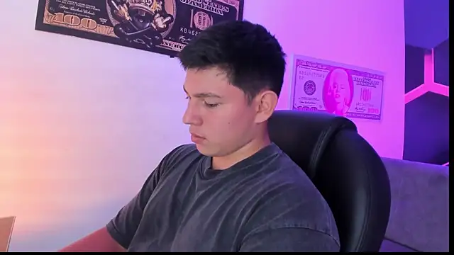 JamesCr  online show from 09-28-25, 03:02