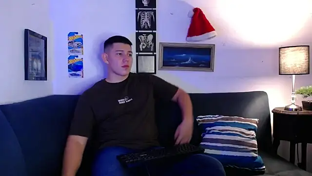 JamesCr  online show from 11-29-25, 02:23