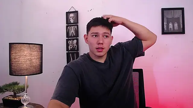 JamesCr  online show from 11-06-25, 02:54