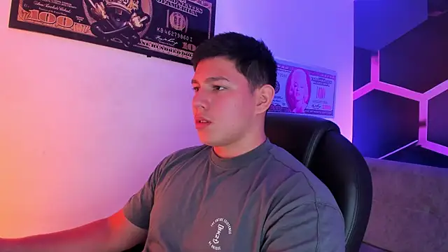 JamesCr  online show from 09-27-25, 03:23