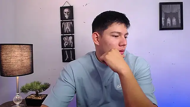 JamesCr  online show from 11-08-25, 01:03