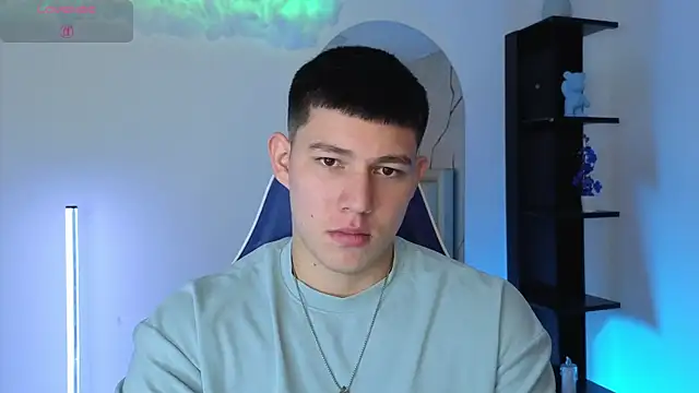 JamesCr  online show from 06-05-26, 12:22