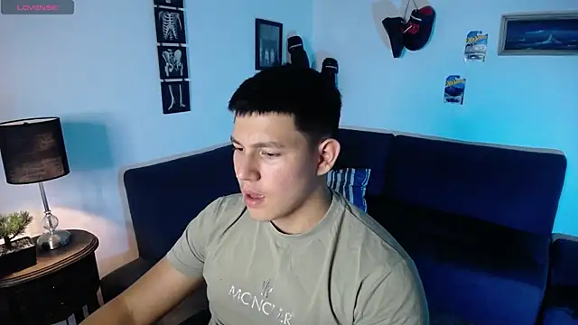 JamesCr  online show from 04-10-26, 11:23