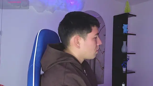 JamesCr  online show from 05-11-26, 12:28