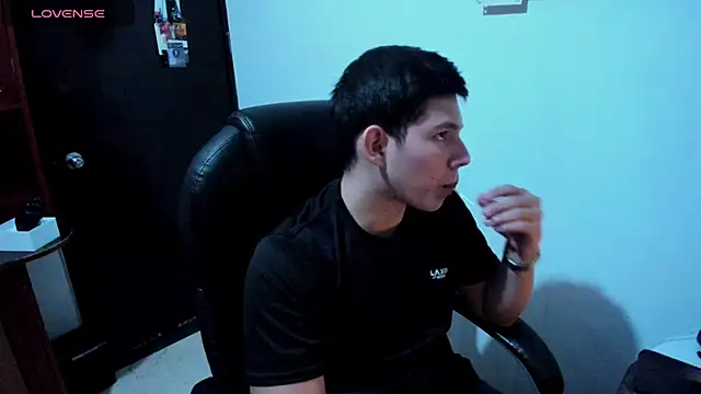 JamesCr  online show from 03-21-25, 04:17