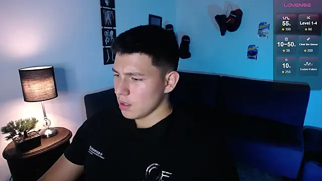 JamesCr  online show from 04-08-26, 02:02