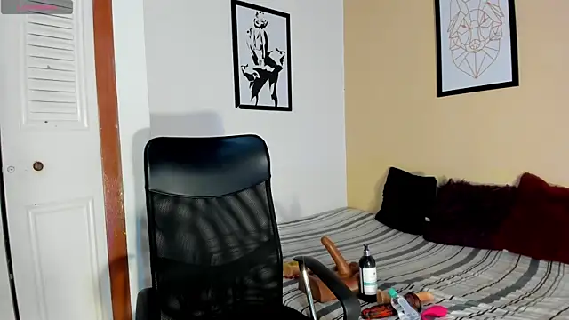 Violetta 0 online show from 04-15-26, 01:04