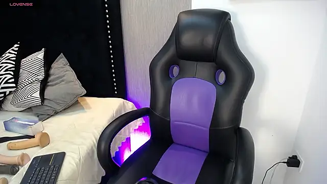 GochitaWild online show from 03-29-26, 01:24