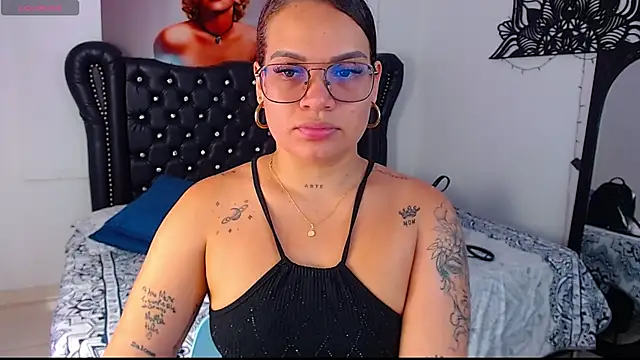 Snapshot of Taliana36 chatting on 10-22-25, 12:26 Taliana36 online show from 10-22-25, 12:26