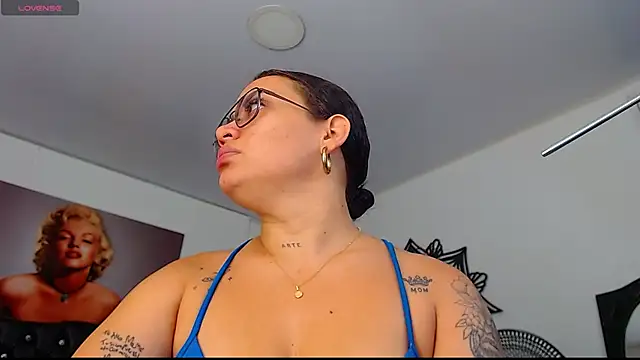 Snapshot of Taliana36 chatting on 10-23-25, 12:26 Taliana36 online show from 10-23-25, 12:26