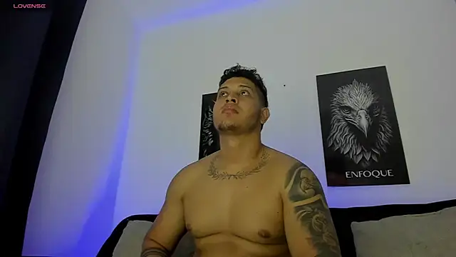 Snapshot of JohanSmith chatting on 11-06-25, 11:09 JohanSmith online show from 11-06-25, 11:09