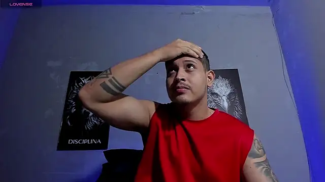 Snapshot of JohanSmith chatting on 02-13-26, 01:27 JohanSmith online show from 02-13-26, 01:27