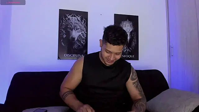 Snapshot of JohanSmith chatting on 10-31-25, 12:29 JohanSmith online show from 10-31-25, 12:29